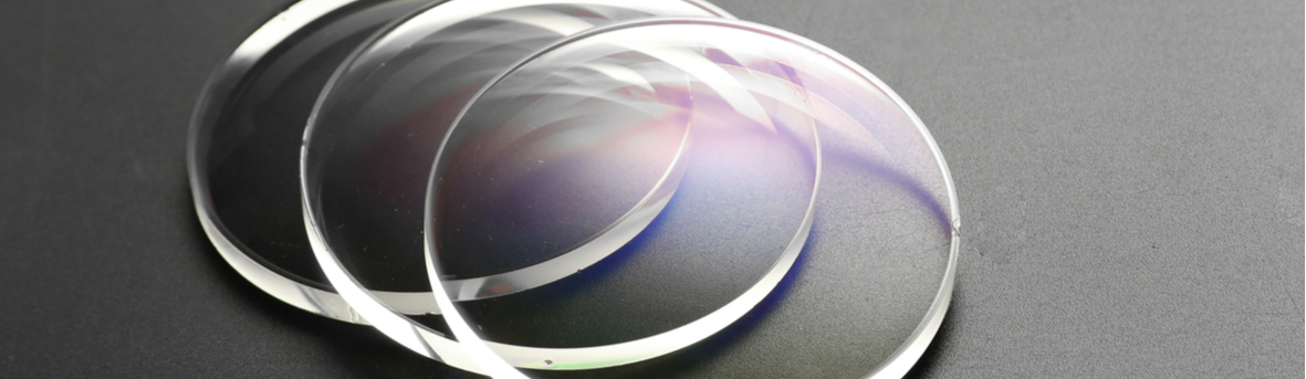 Hoe werkt een brillenglas. Brillenglas bij plus- of minsterkte.